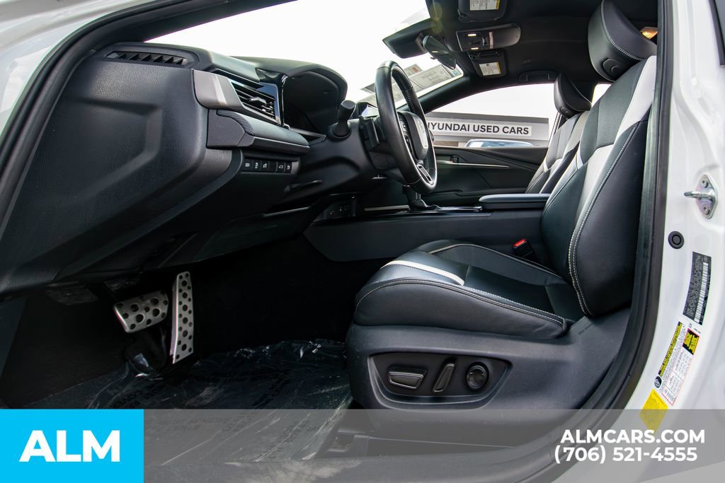 Used 2025 Toyota Camry SE image 11