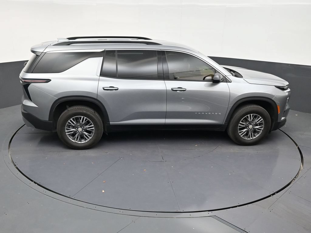 Used 2026 Chevrolet Traverse LT FWD image 15