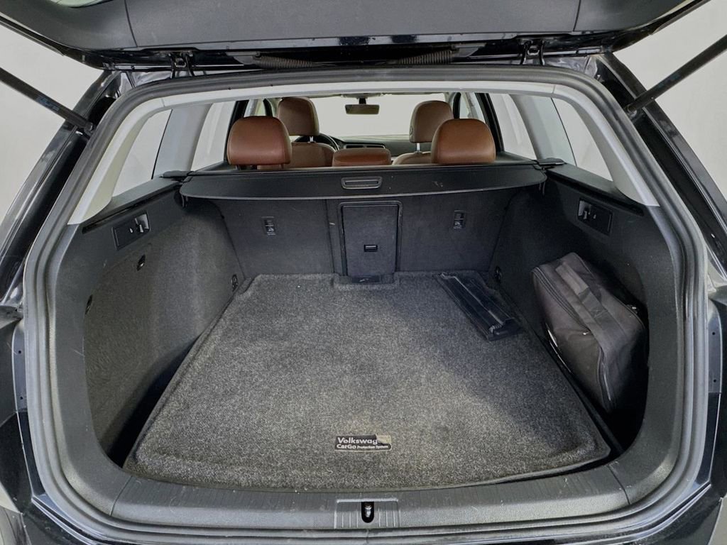 Used 2017 Volkswagen Golf Alltrack SEL image 32