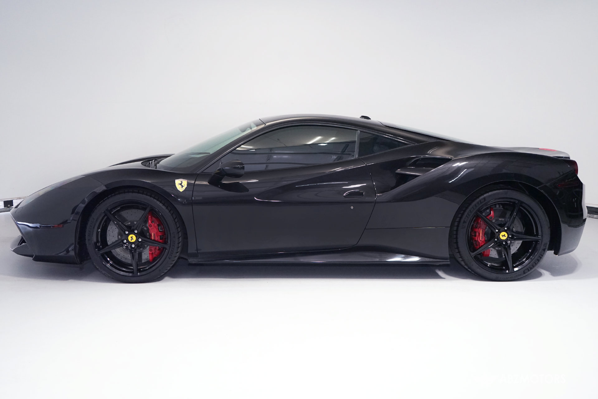 Used 2017 Ferrari 488 GTB RWD image 4