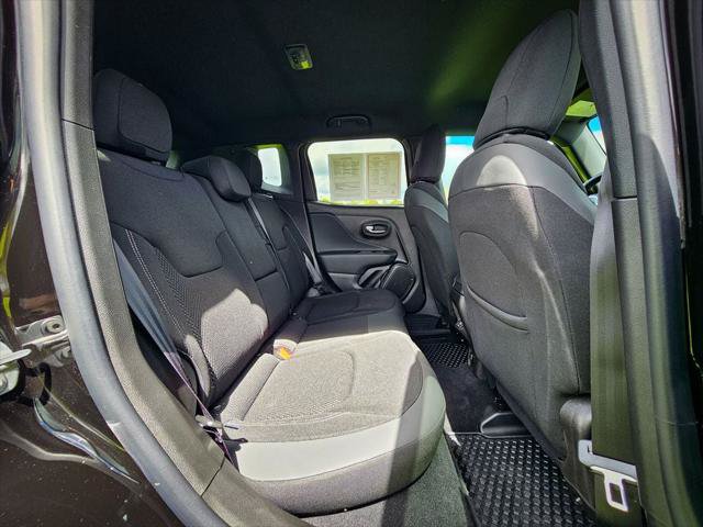 Certified 2022 Jeep Renegade Altitude w/ Convenience Group AWD/4WD image 38