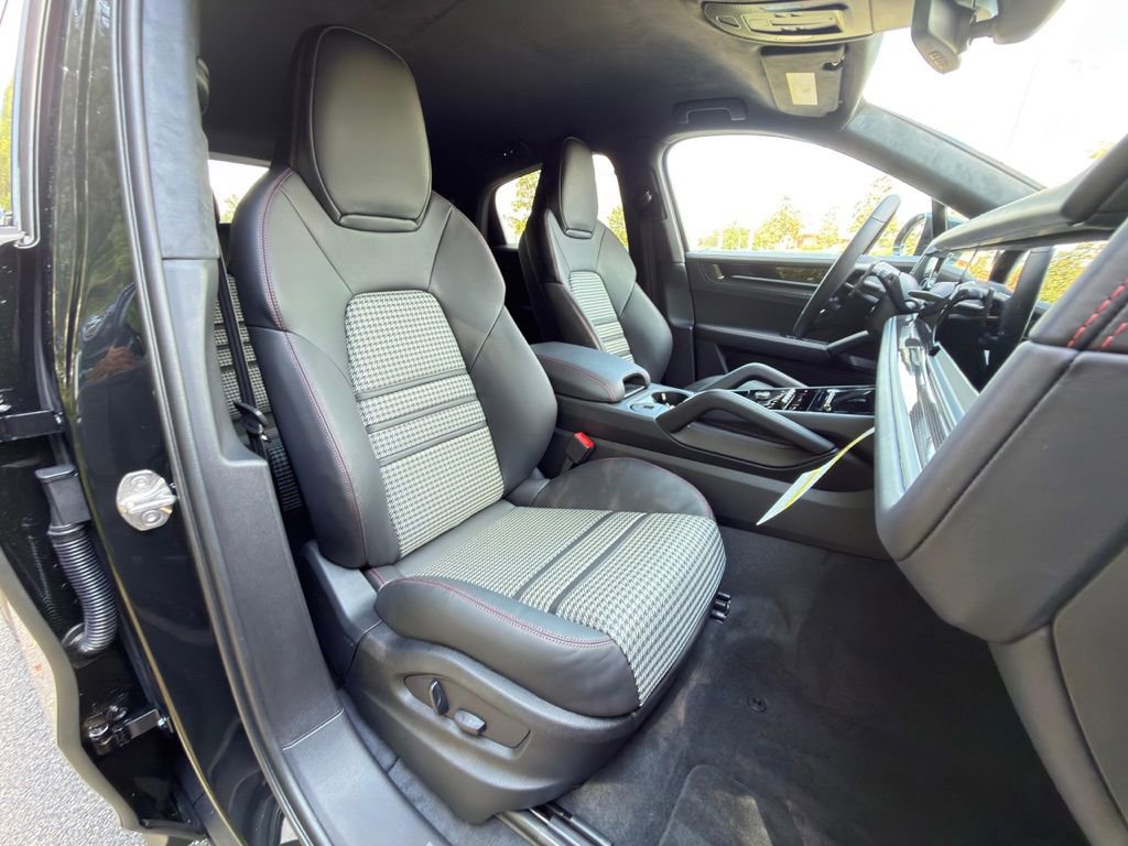 New 2026 Porsche Cayenne GTS AWD/4WD image 18