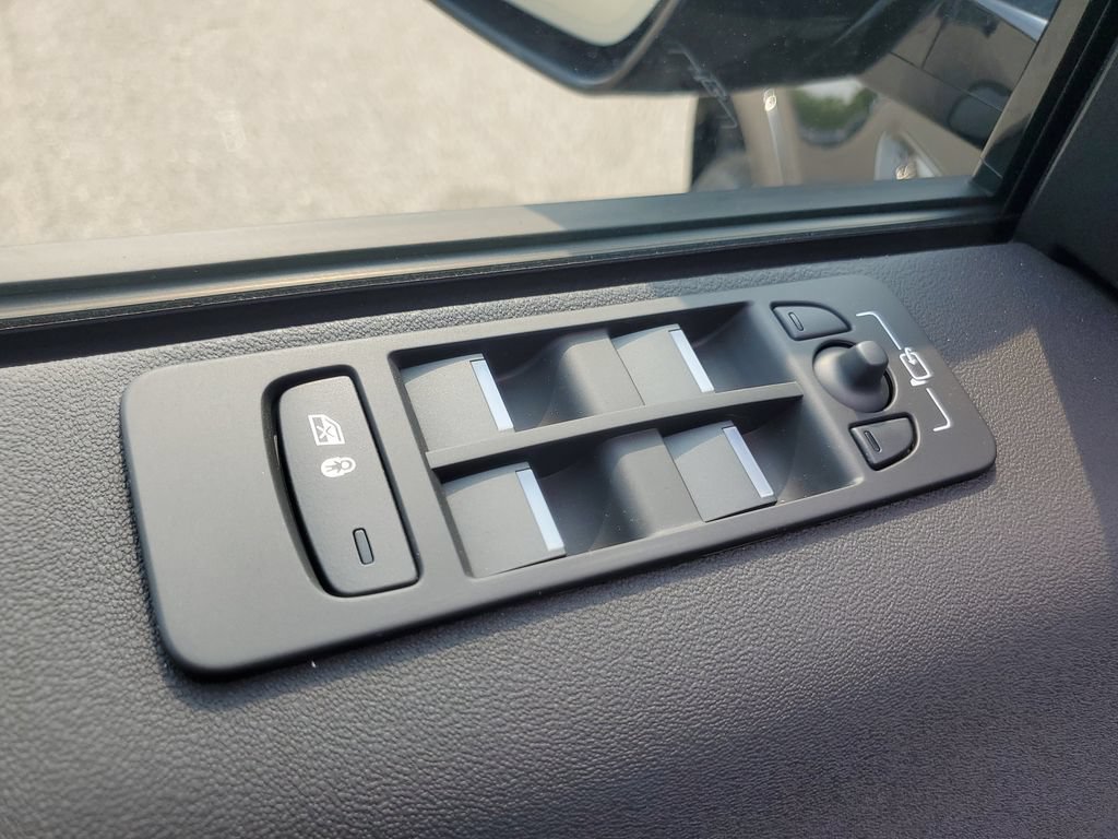 New 2026 Land Rover Discovery Sport Landmark AWD/4WD image 8