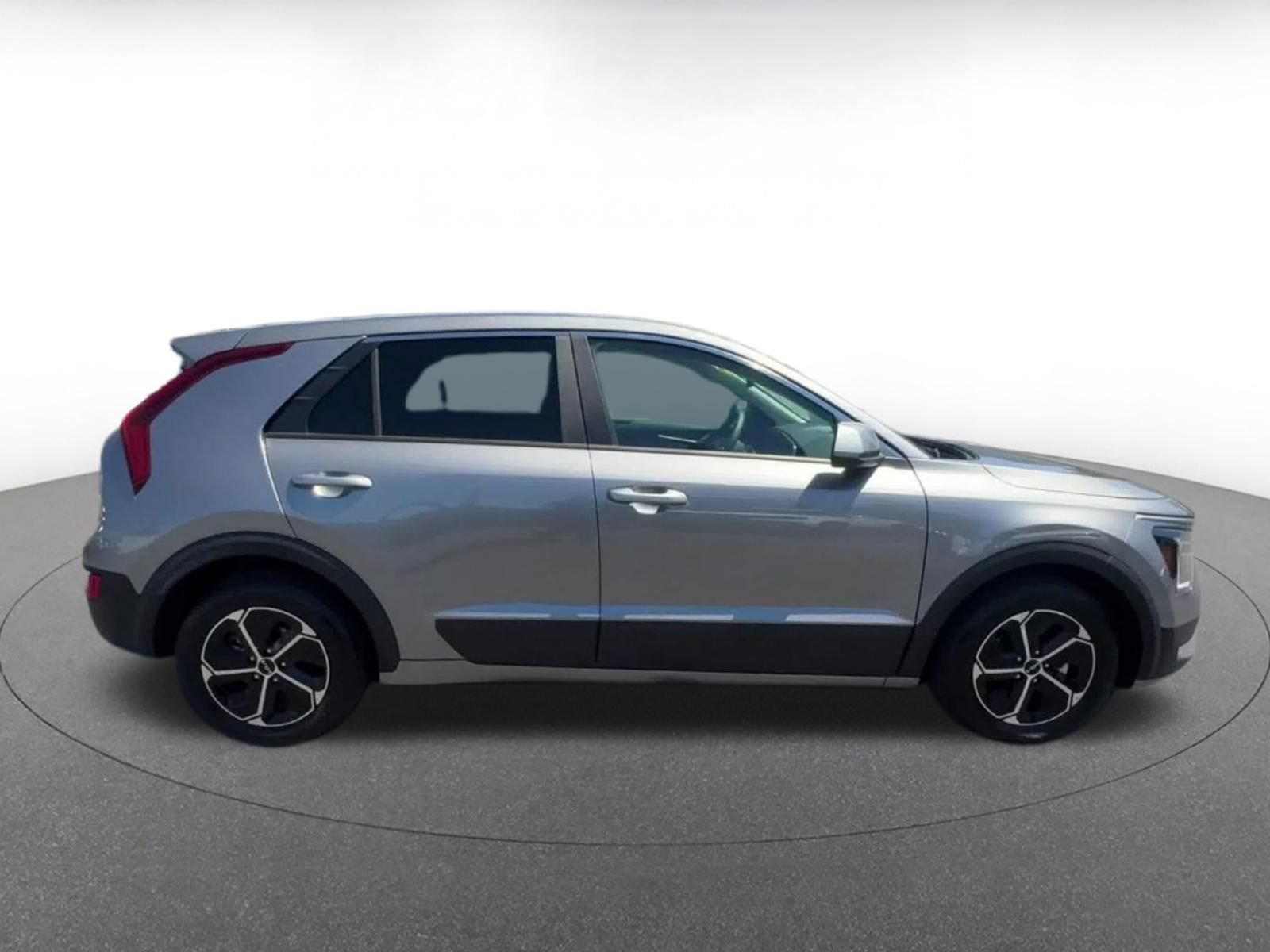 Used 2026 Kia Niro LX FWD image 16