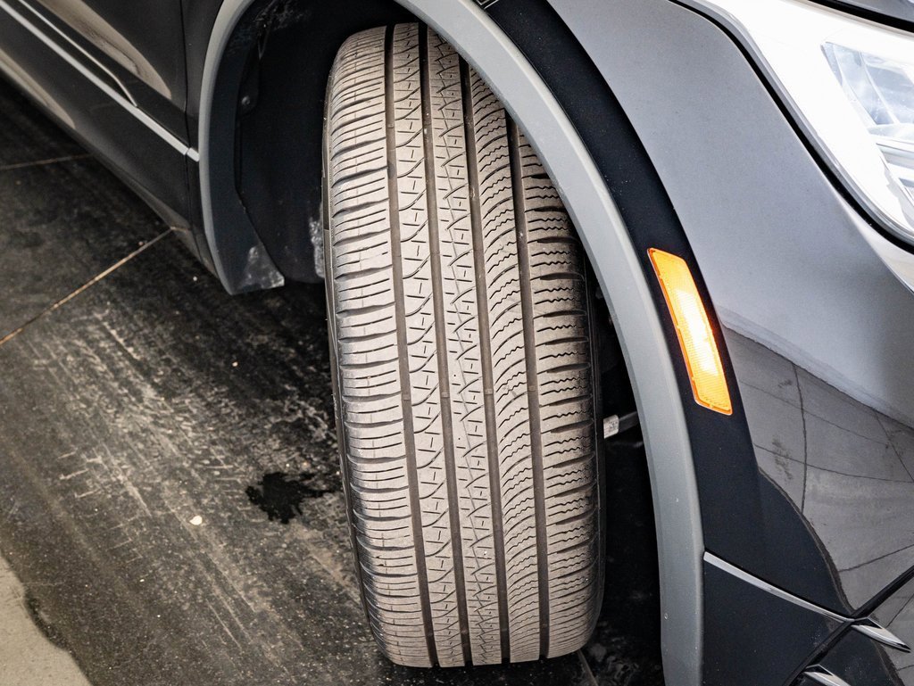 Used 2024 Volkswagen Tiguan SE R-Line image 40