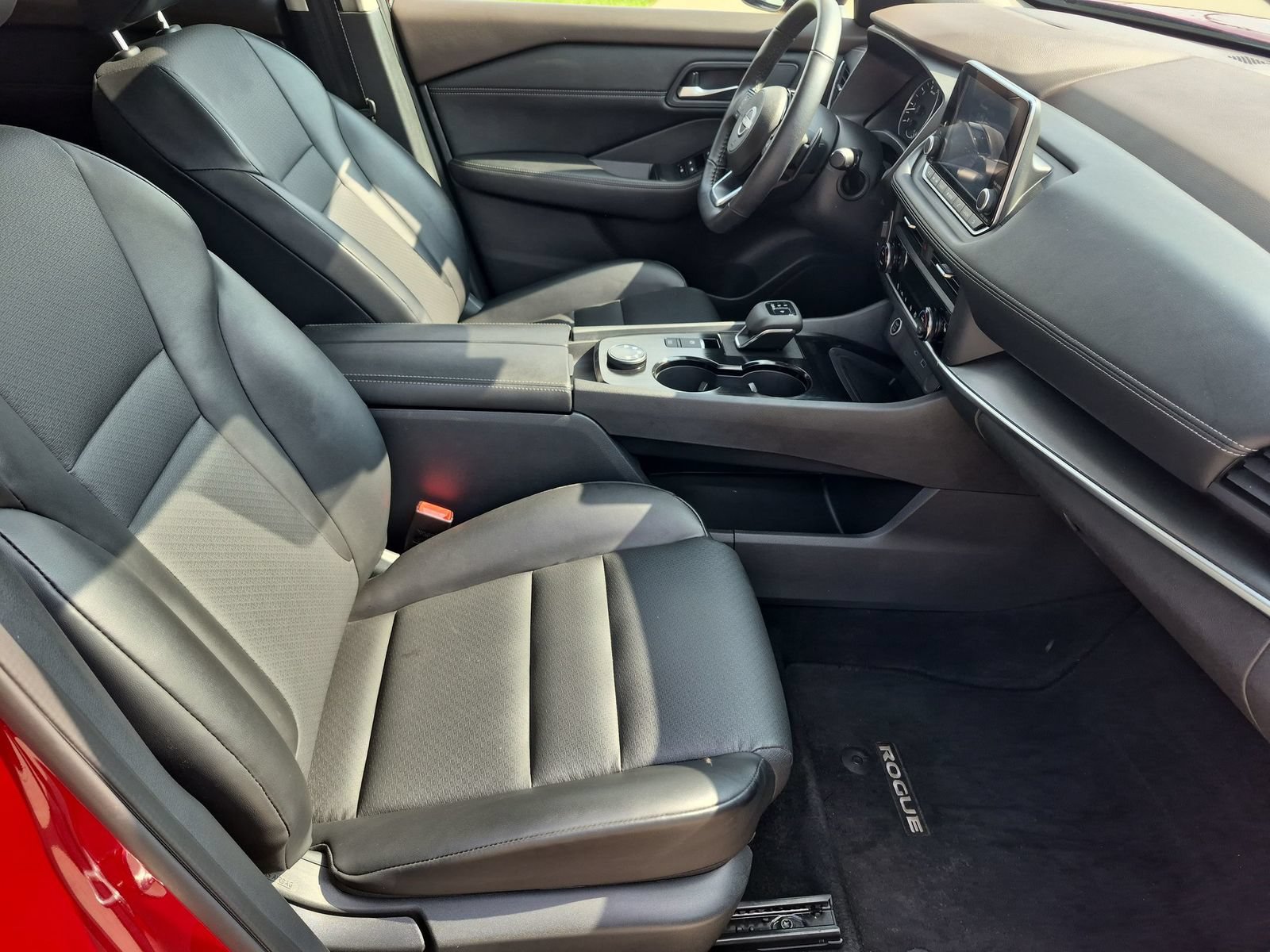 Certified 2023 Nissan Rogue SV w/ SV Premium B Package AWD/4WD image 32