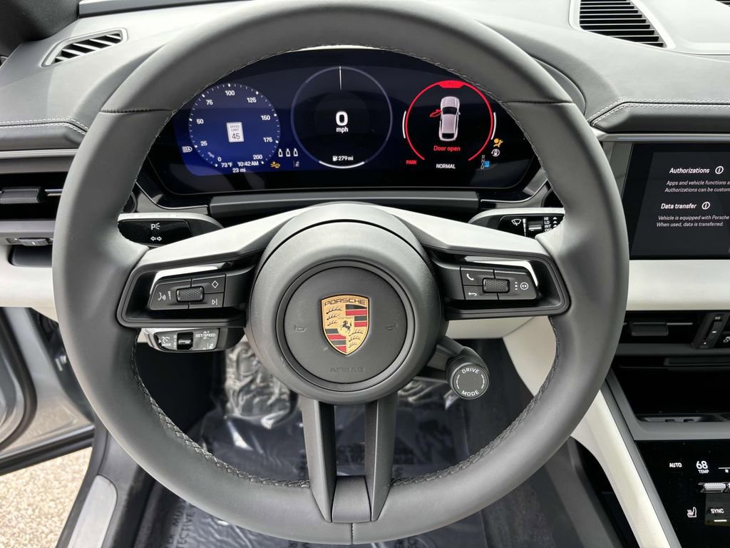 Used 2025 Porsche Macan 4 Electric image 17