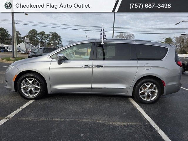 Used 2018 Chrysler Pacifica Limited image 3
