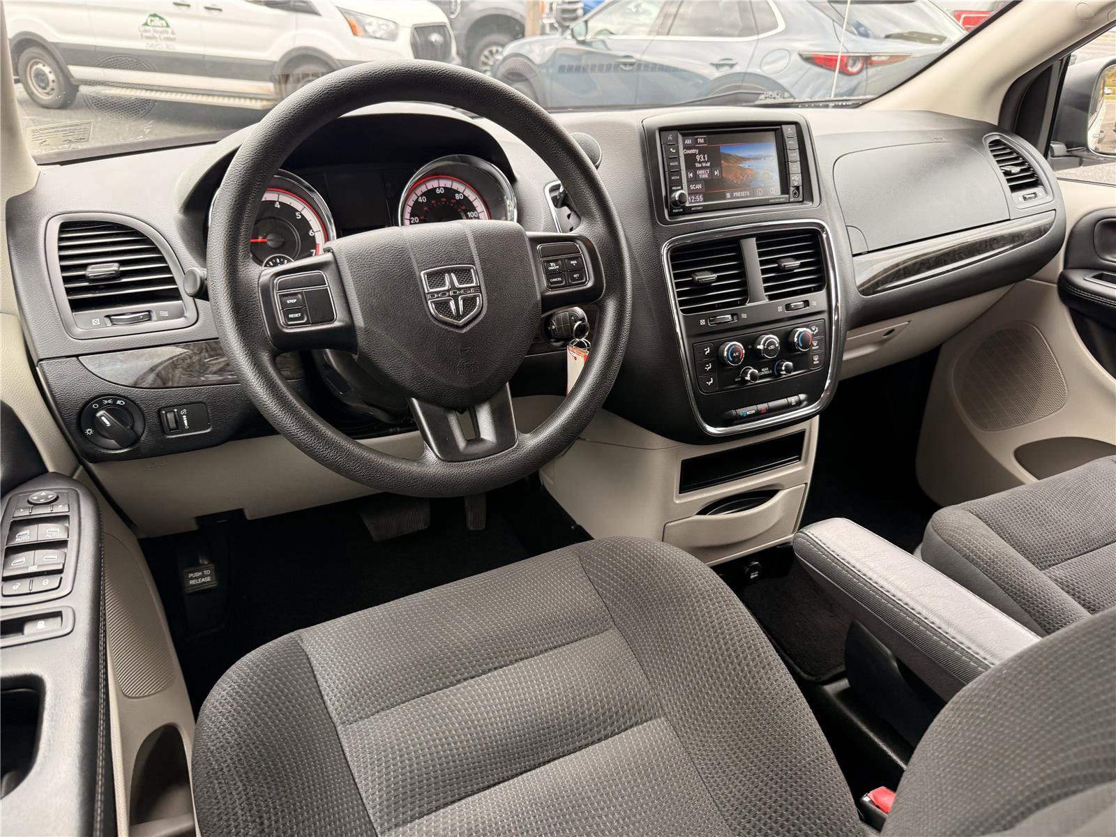 Used 2019 Dodge Grand Caravan SE image 9
