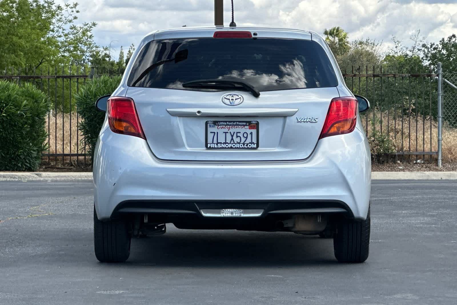 Used 2015 Toyota Yaris L image 7