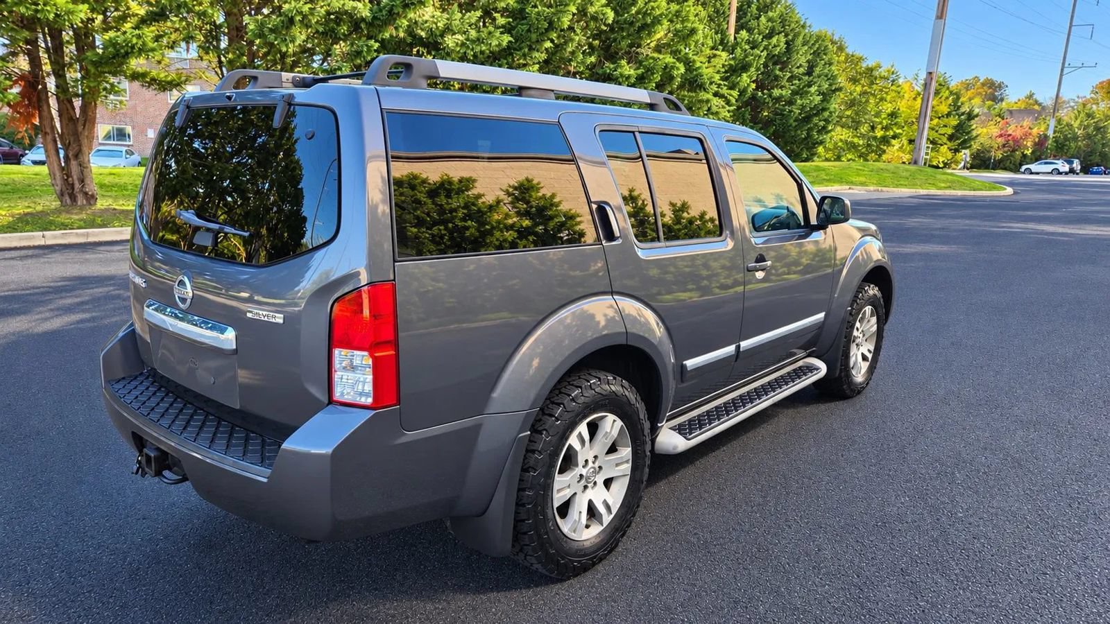 Used 2012 Nissan Pathfinder Silver AWD/4WD image 7