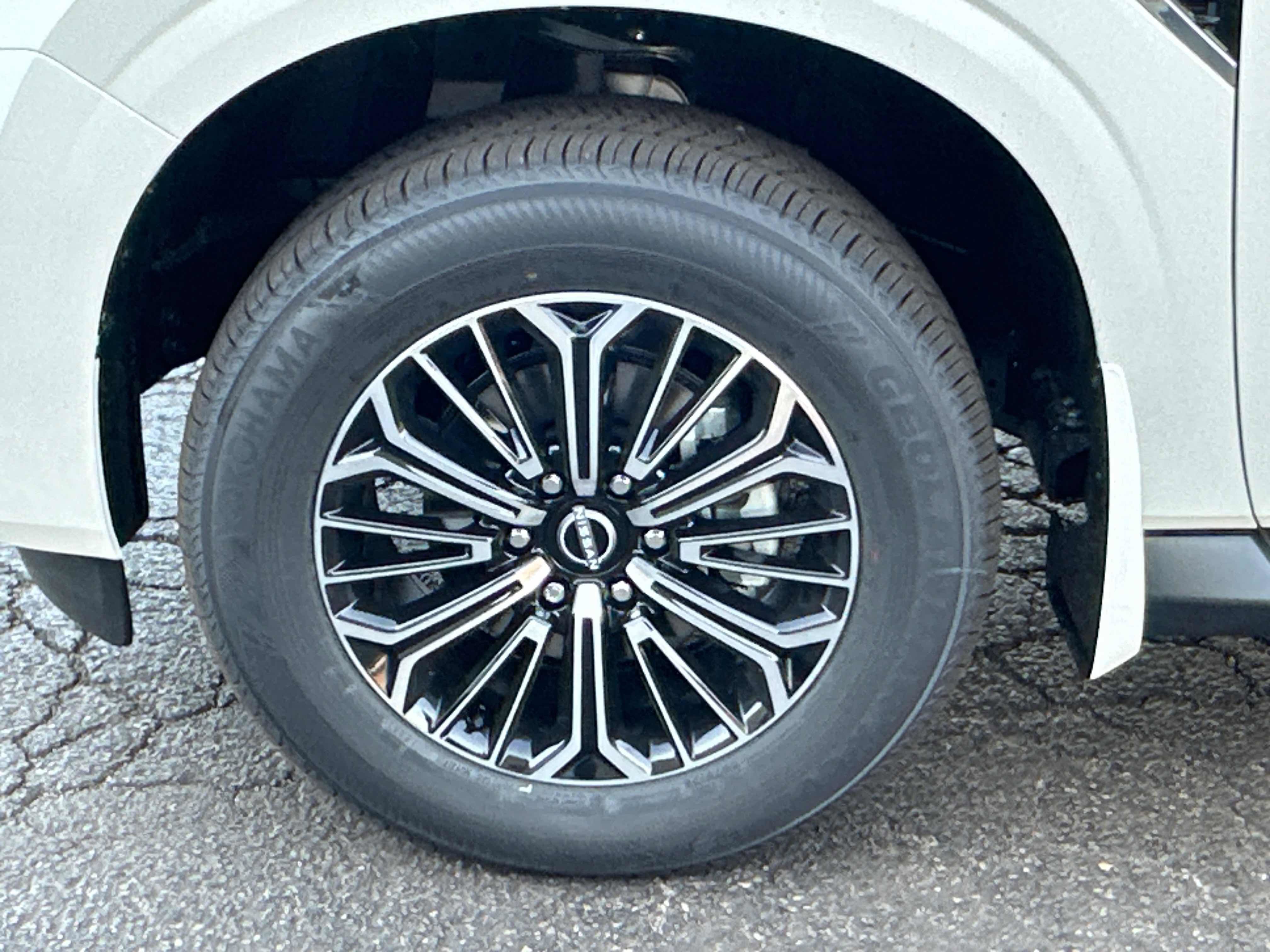 New 2026 Nissan Armada SL w/ Captain's Chari Seat Package image 10