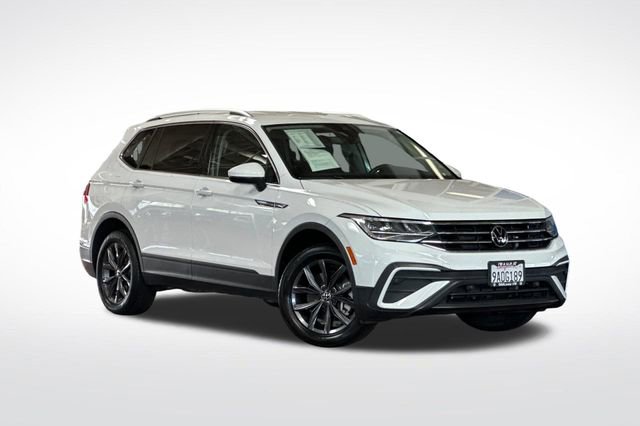 Certified 2022 Volkswagen Tiguan SE image 2