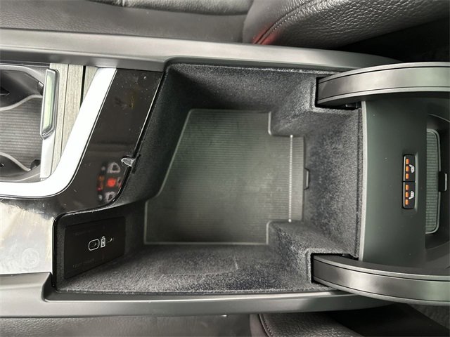 Used 2025 Volvo XC60 B5 Plus image 21