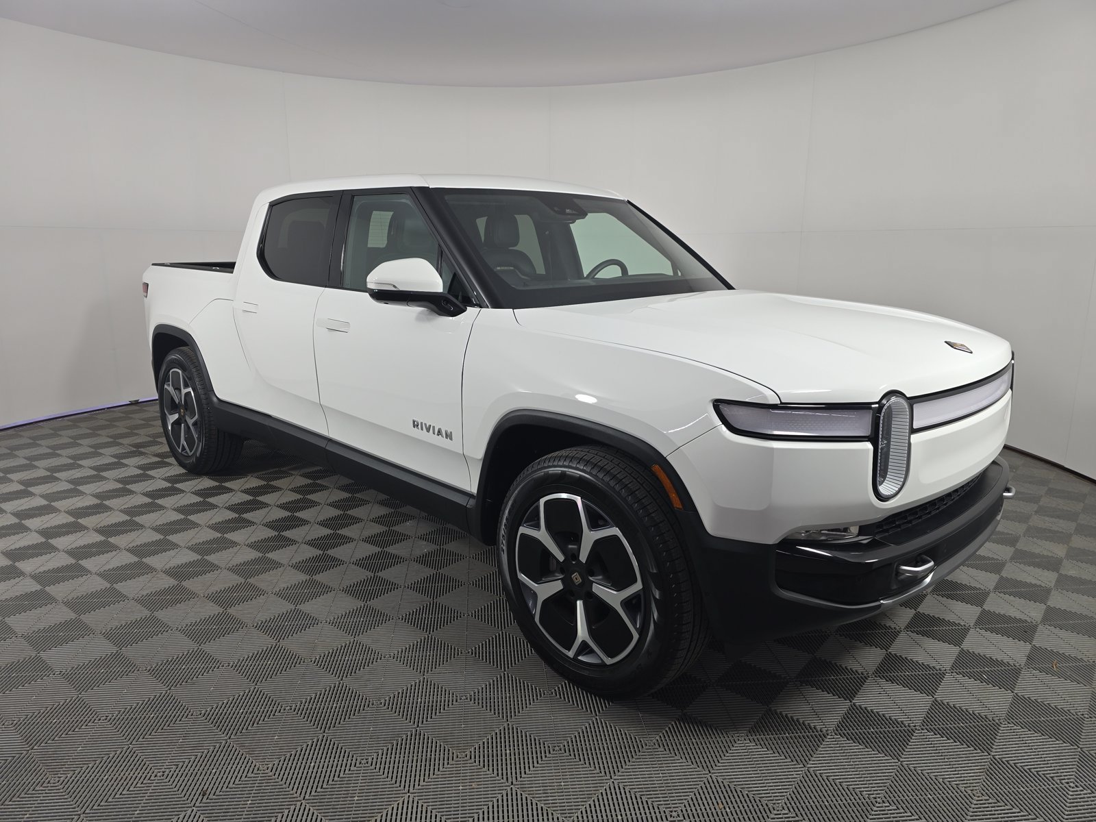 Used 2024 Rivian R1T Adventure Dual AWD/4WD image 7