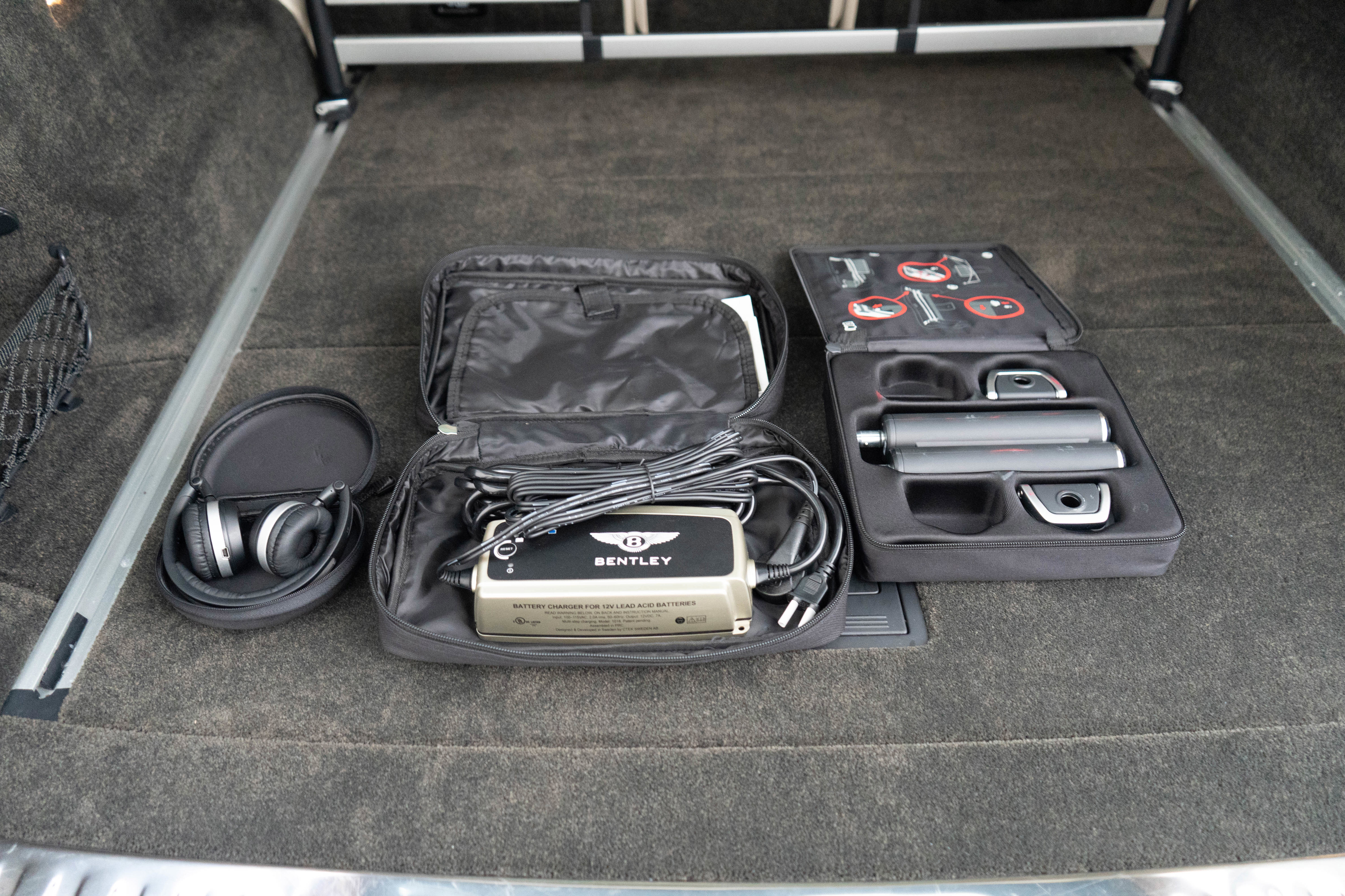 Used 2017 Bentley Bentayga image 48