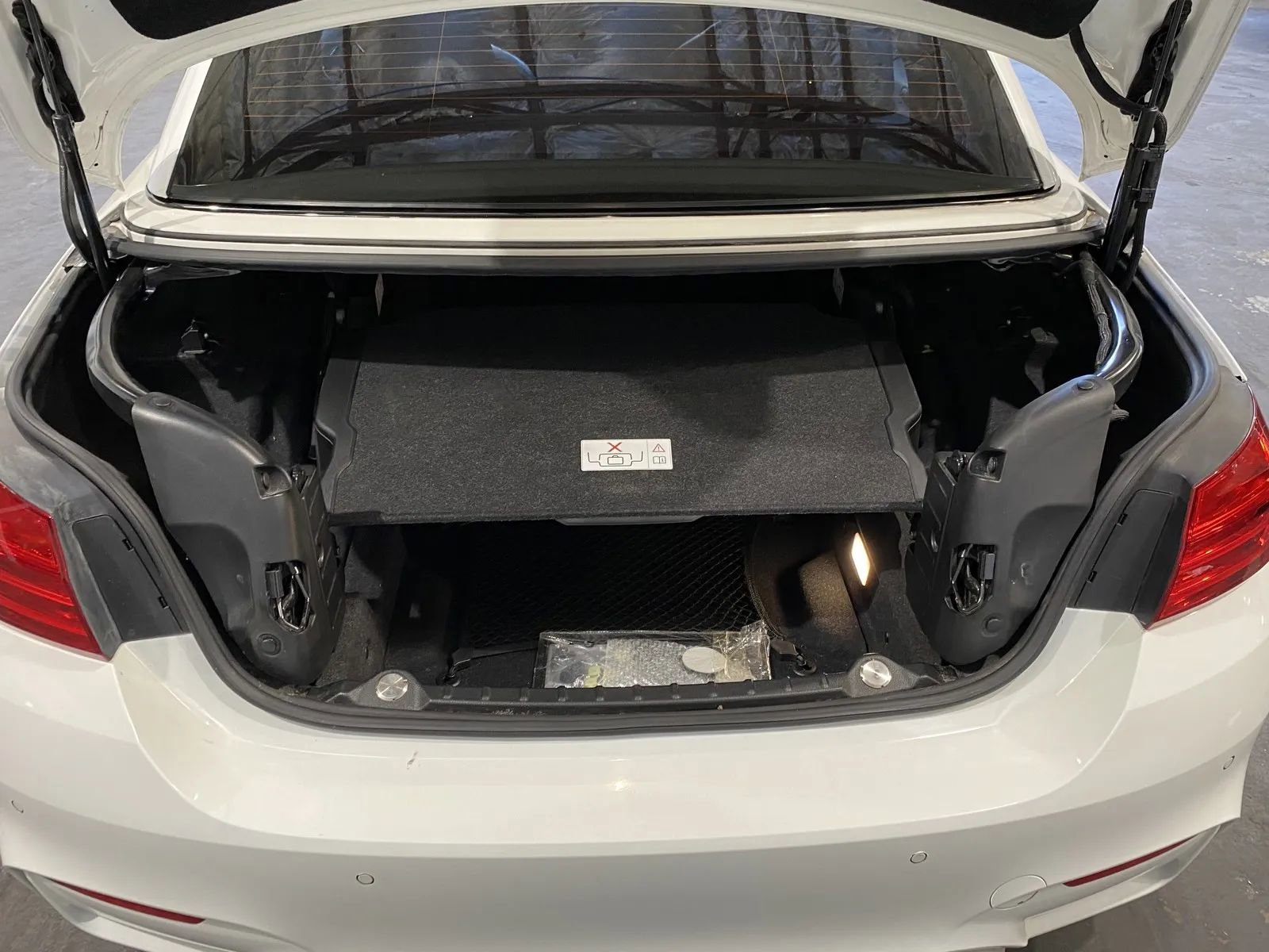 Used 2016 BMW M4 Convertible image 8