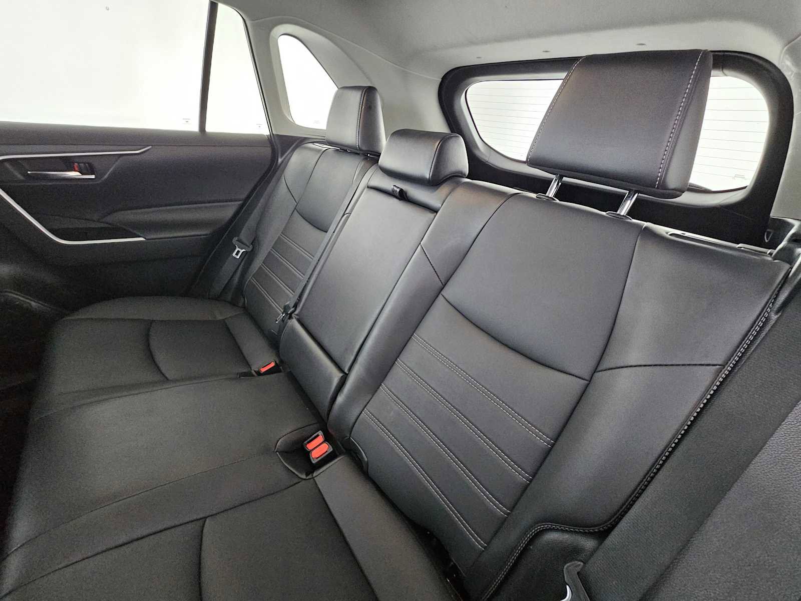 Used 2022 Toyota RAV4 XLE Premium image 17