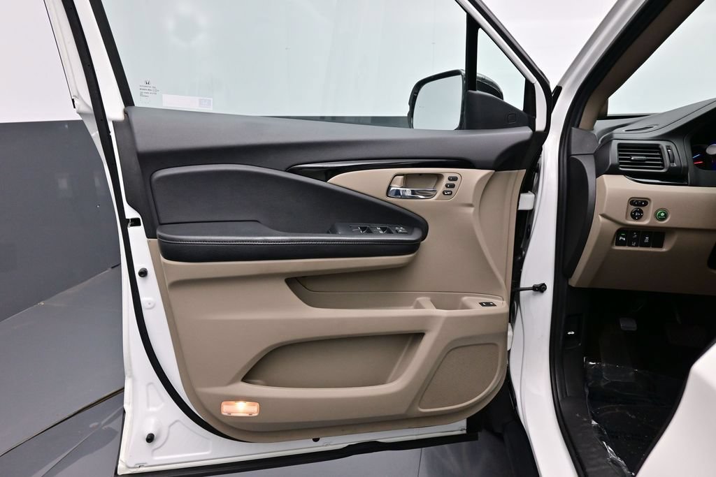 Used 2021 Honda Pilot Touring image 18