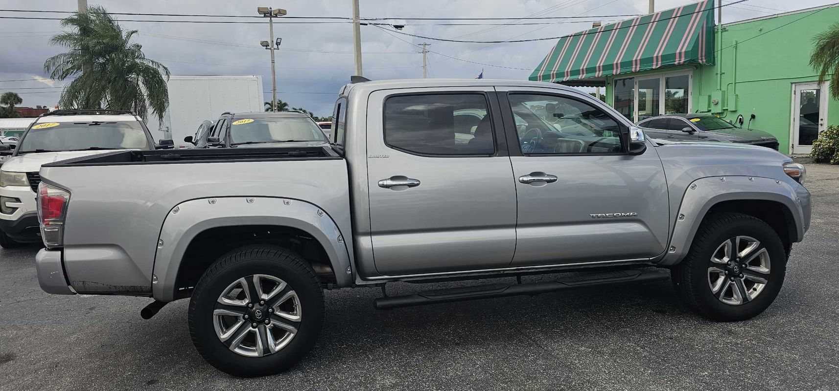 Used 2017 Toyota Tacoma Limited w/ Tow Package RWD image 6
