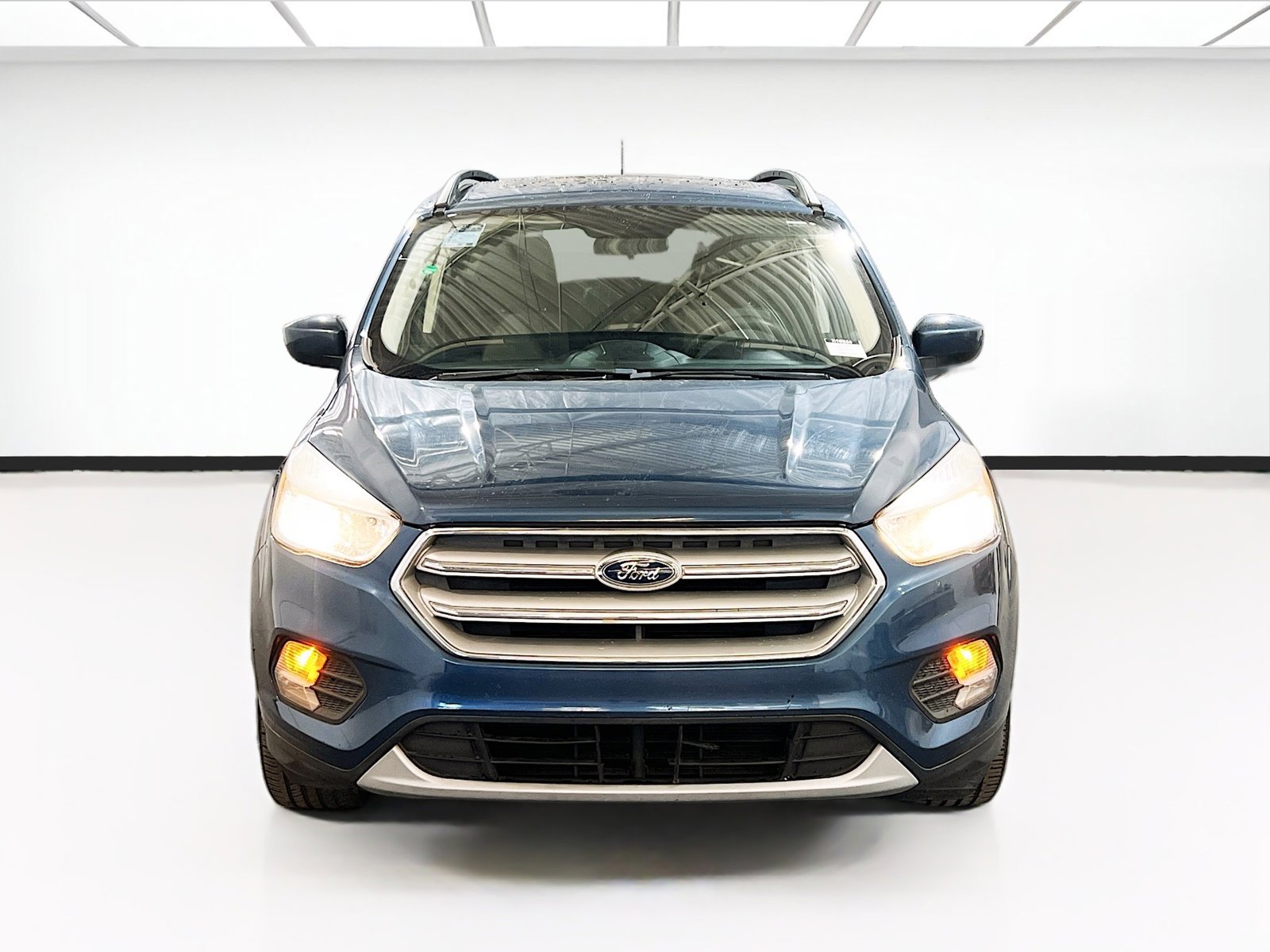 Used 2018 Ford Escape SE image 2