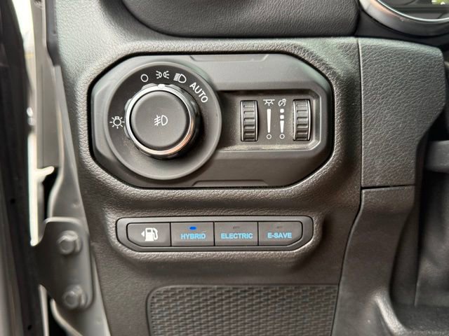 Used 2021 Jeep Wrangler Unlimited Sahara w/ Cold Weather Group image 15