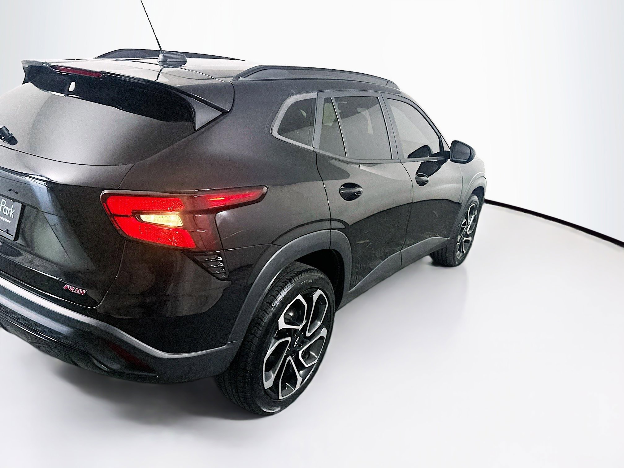 Used 2024 Chevrolet Trax RS w/ Sunroof Package image 9