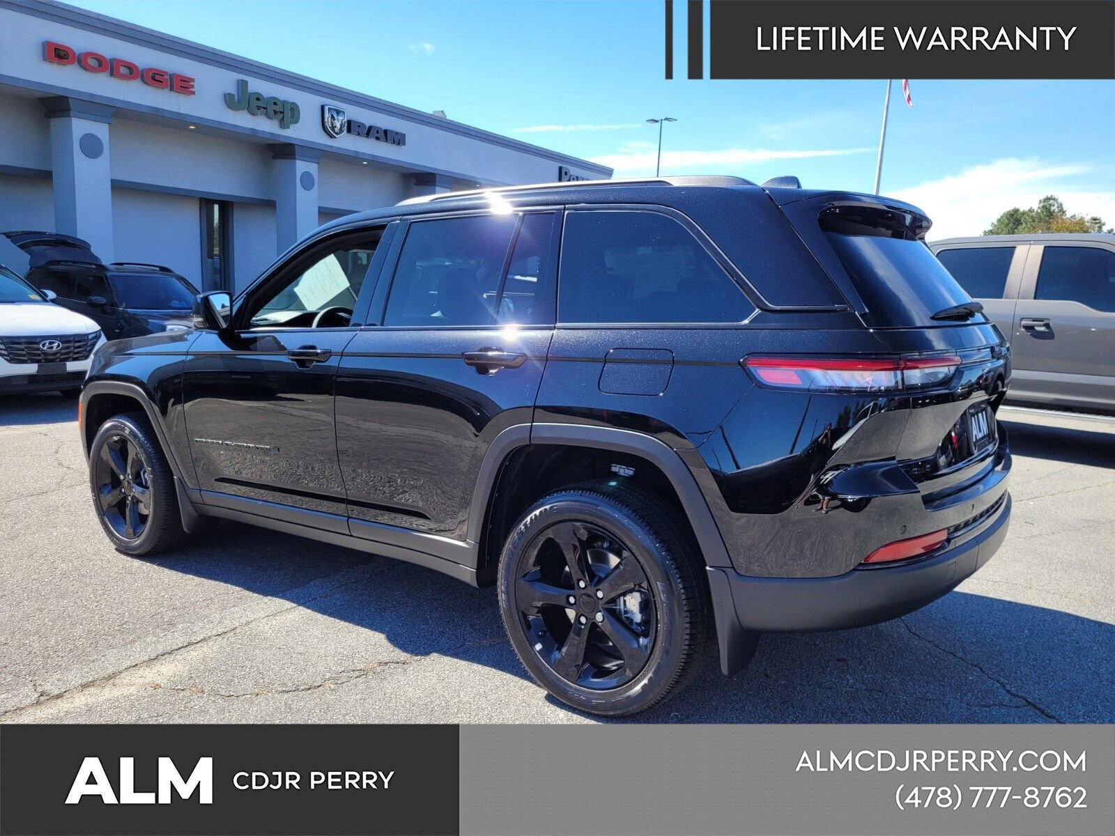 New 2025 Jeep Grand Cherokee Altitude AWD/4WD image 12