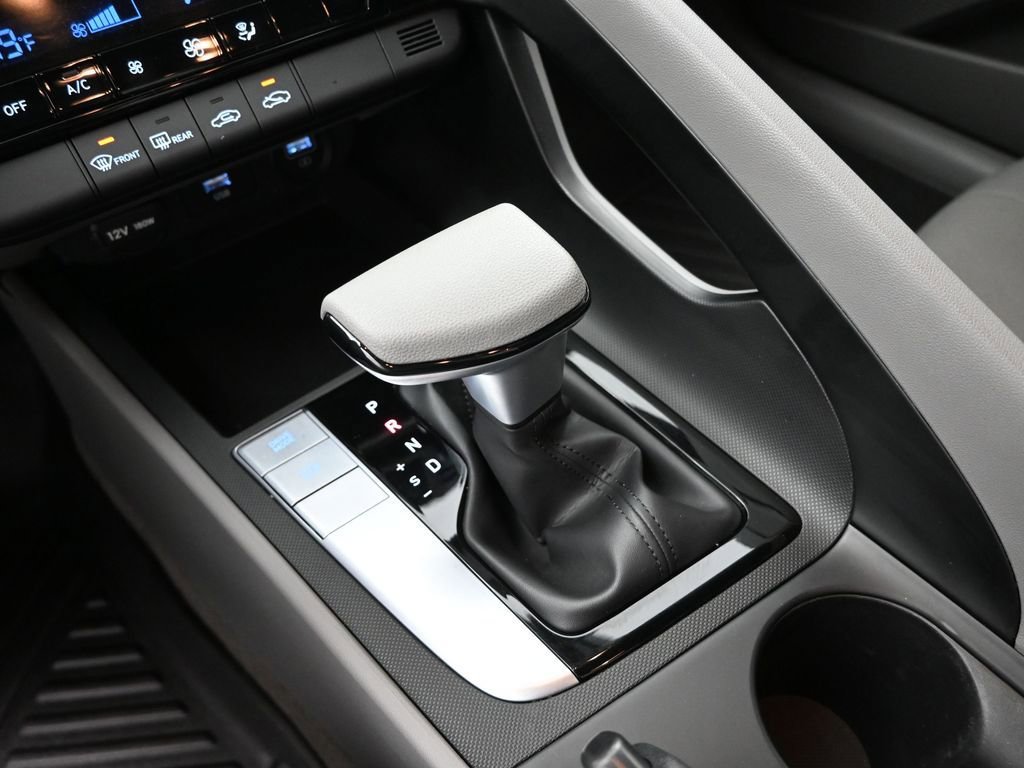 Used 2023 Hyundai Elantra SEL w/ Cargo Package image 18