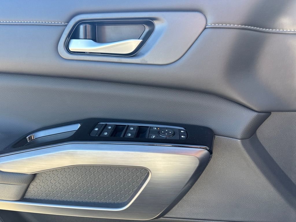 New 2026 Nissan Pathfinder SL image 16