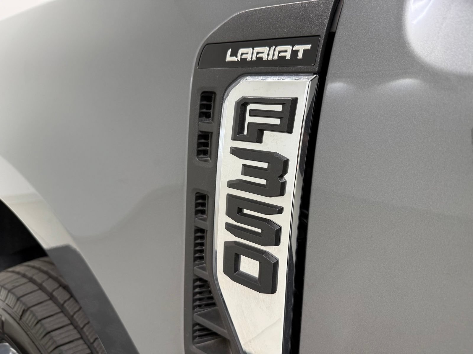 Used 2026 Ford F350 Lariat AWD/4WD image 9