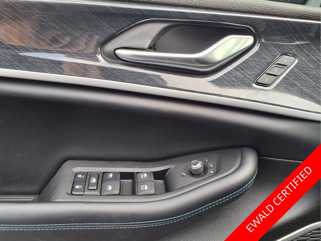 Used 2024 Jeep Grand Cherokee Trailhawk w/ Luxury Tech Group III AWD/4WD image 22