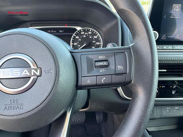 Used 2023 Nissan Rogue S image 42