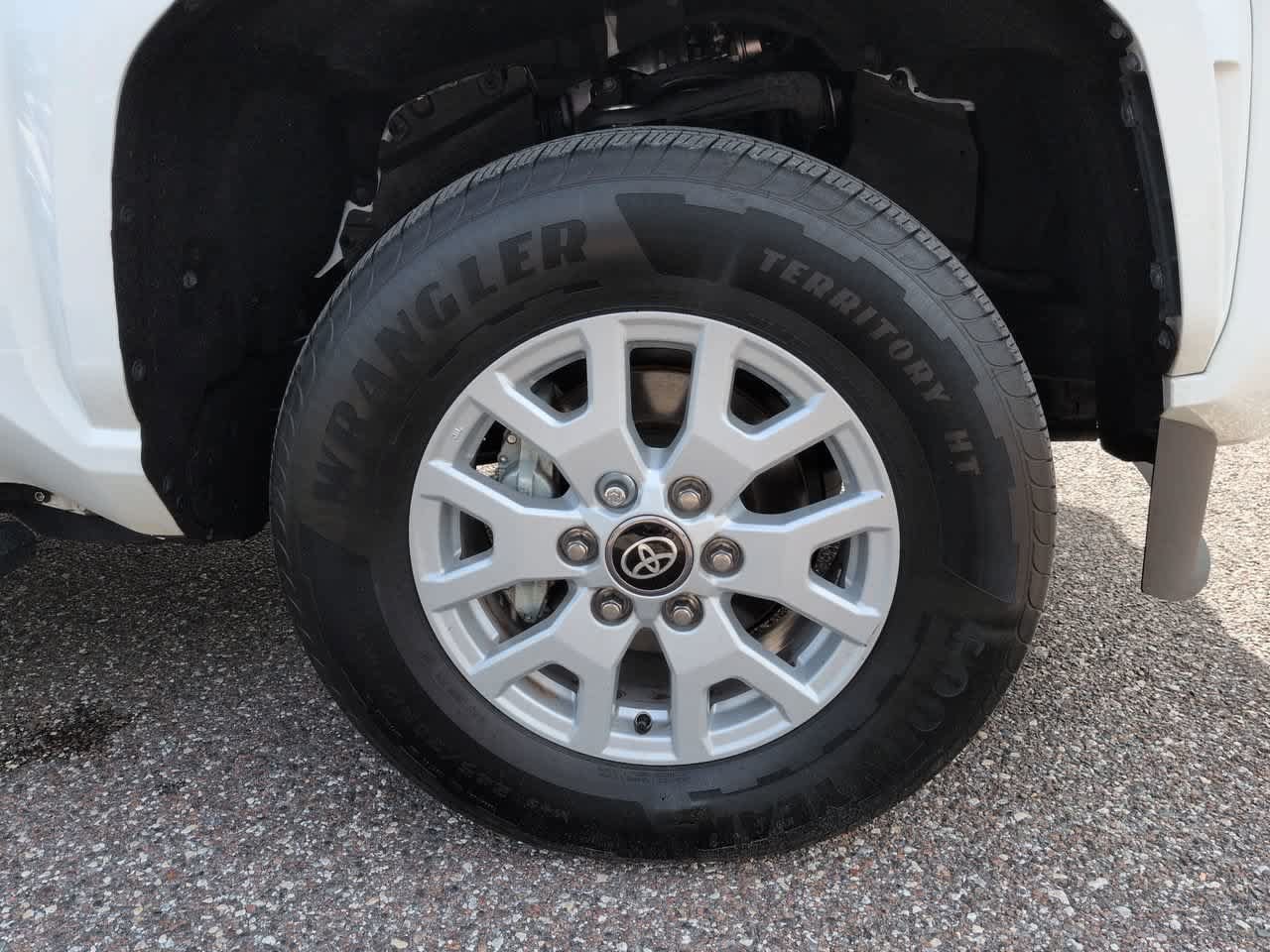 Used 2025 Toyota Tacoma SR5 AWD/4WD image 11