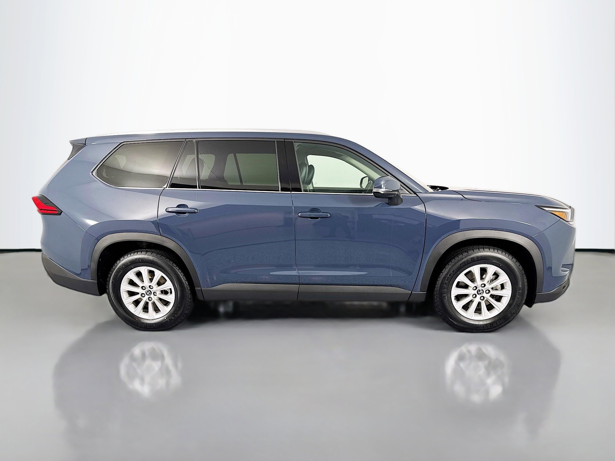 Used 2024 Toyota Grand Highlander XLE image 4