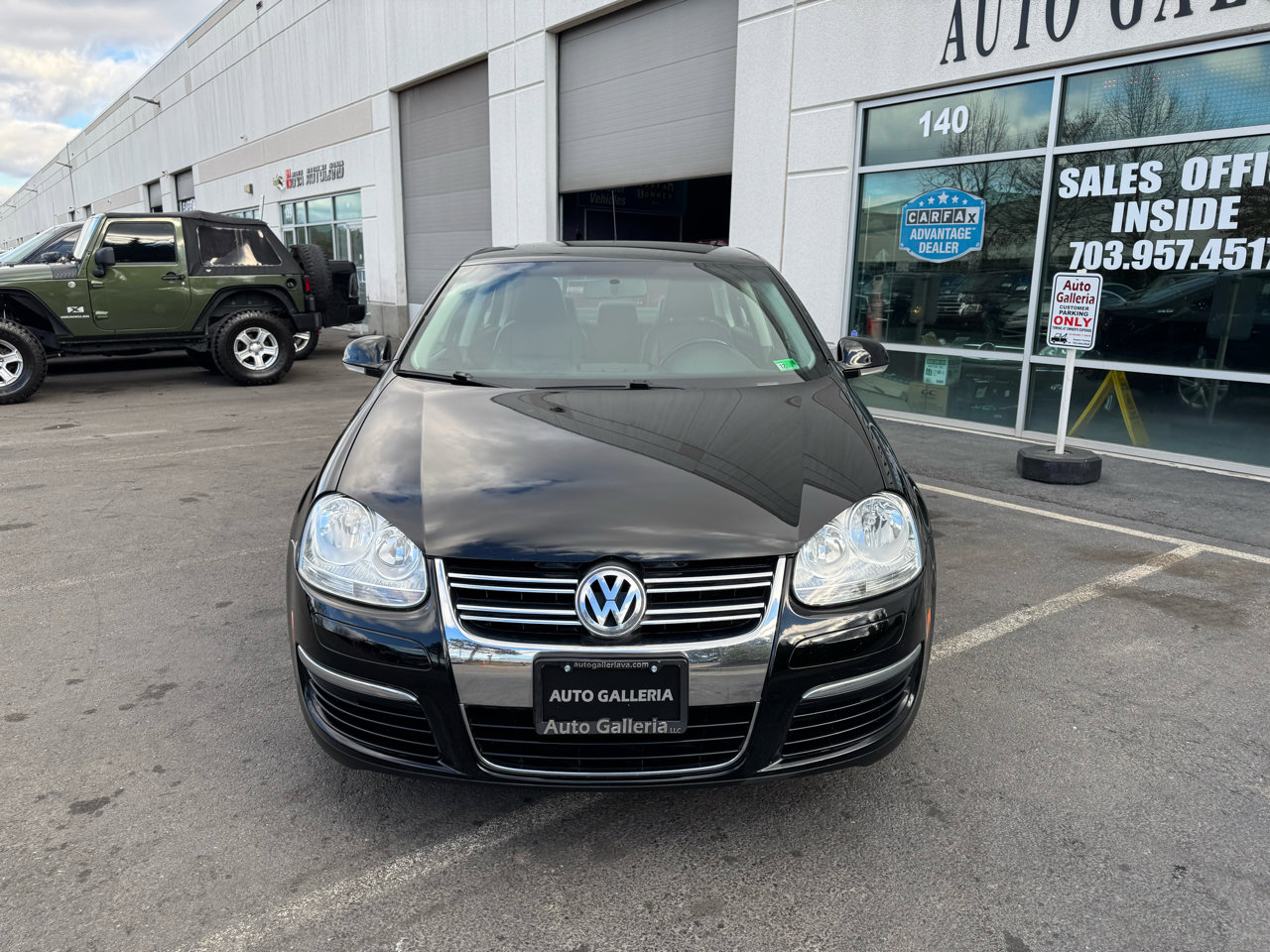 Used 2010 Volkswagen Jetta SE image 2