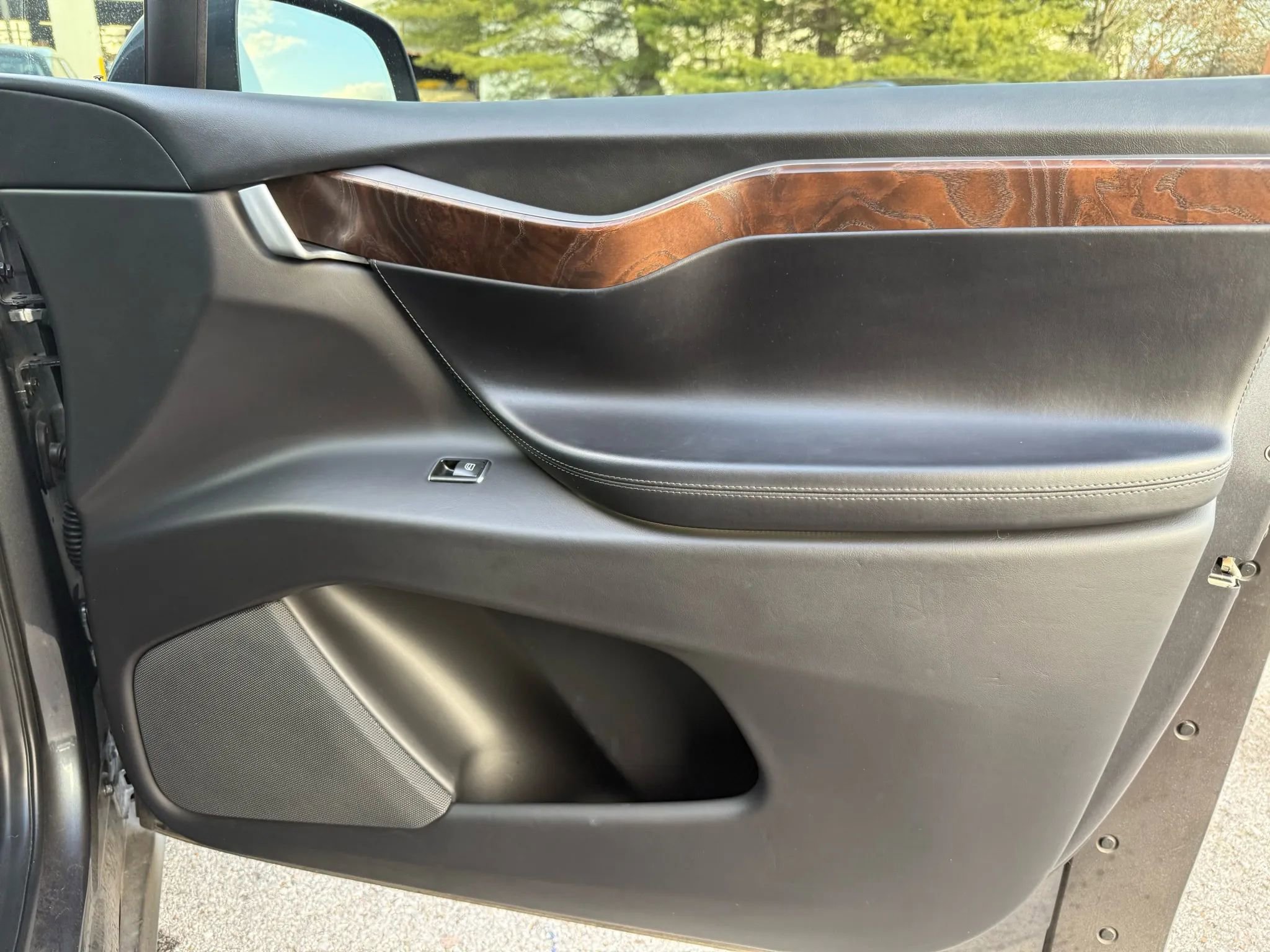 Used 2018 Tesla Model X 75D image 40