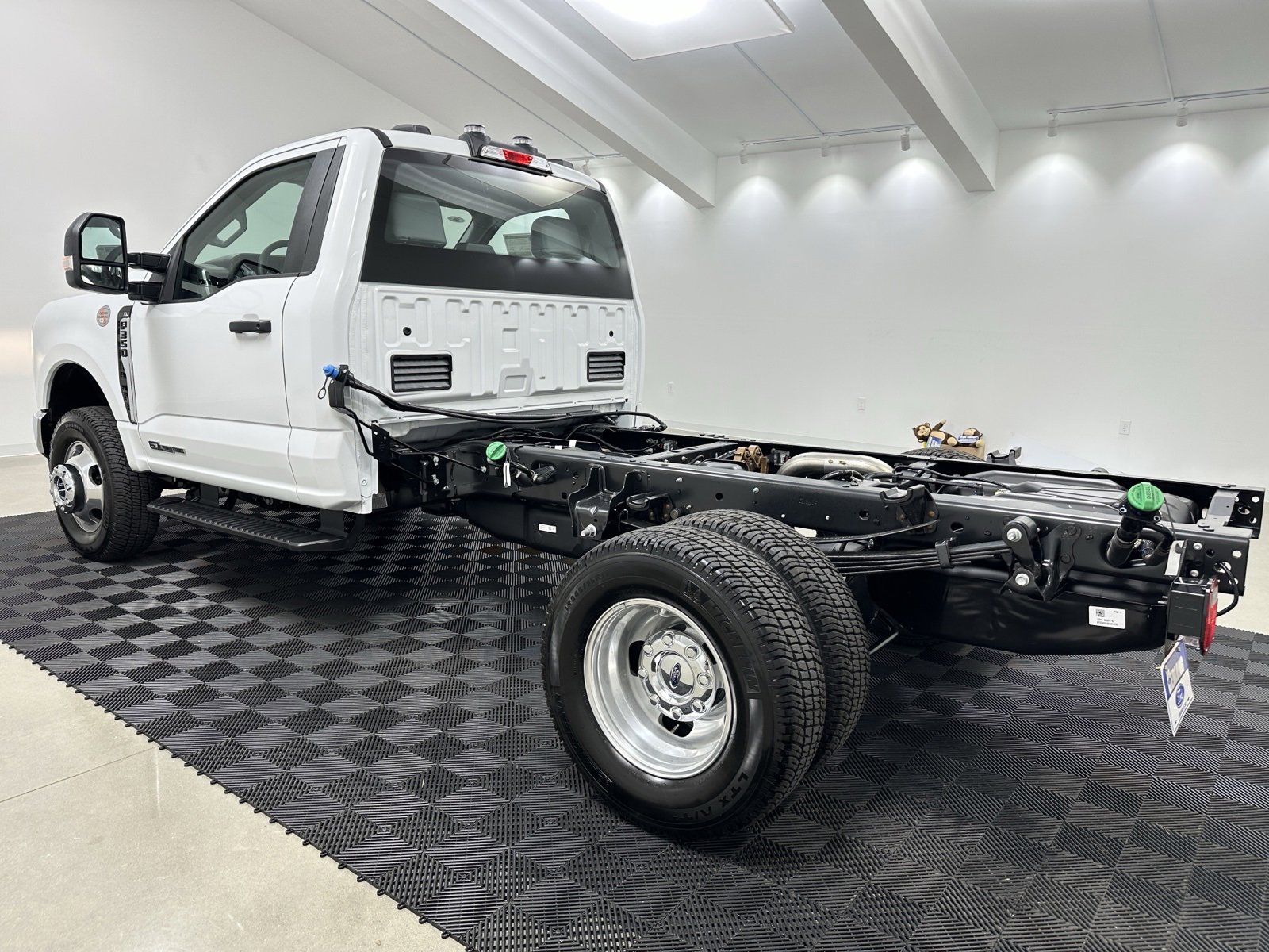 New 2025 Ford F350 XL w/ XL Chrome Package image 7