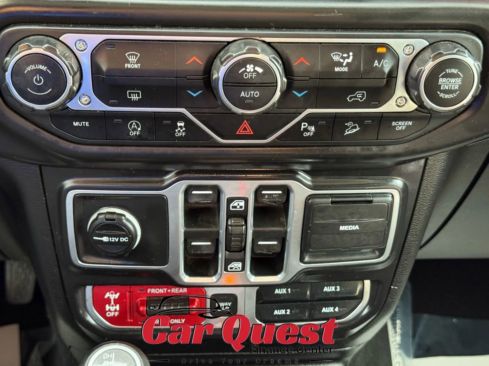 Used 2018 Jeep Wrangler Unlimited Rubicon w/ Dual Top Group image 25