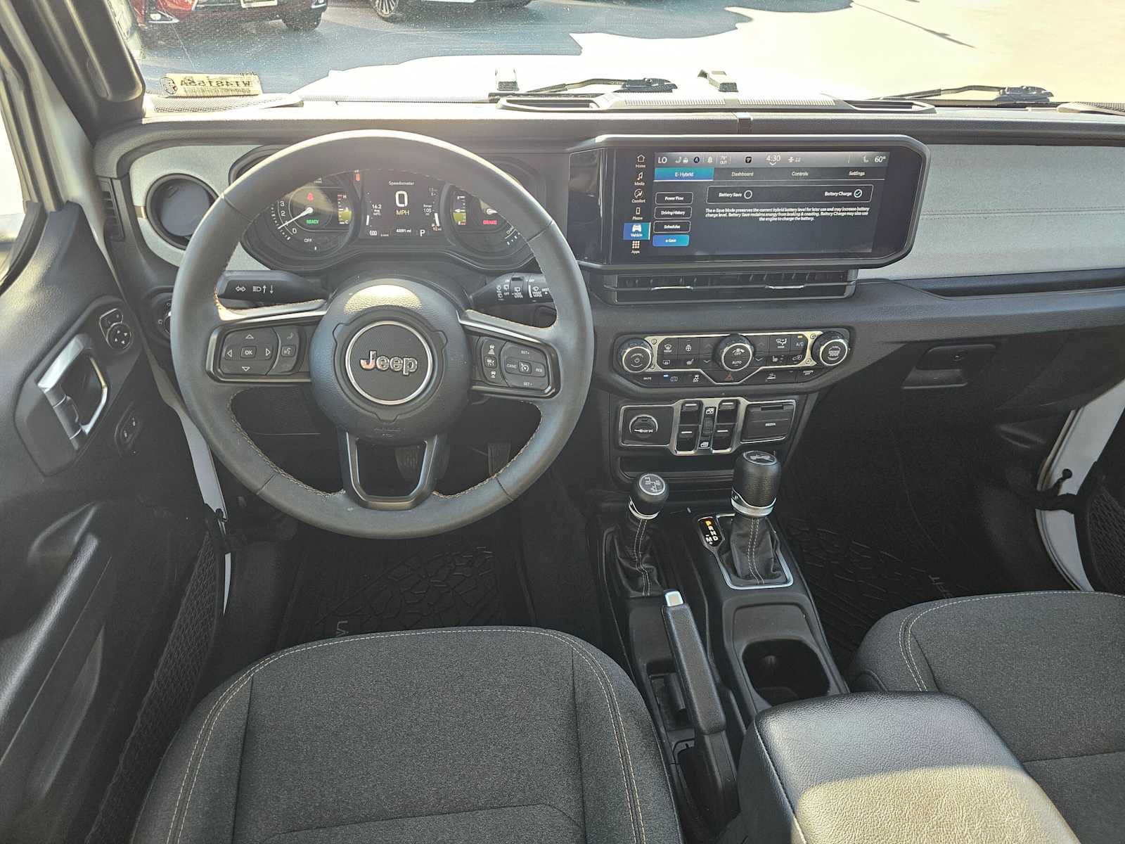 Used 2024 Jeep Wrangler Unlimited w/ Convenience Group AWD/4WD image 18