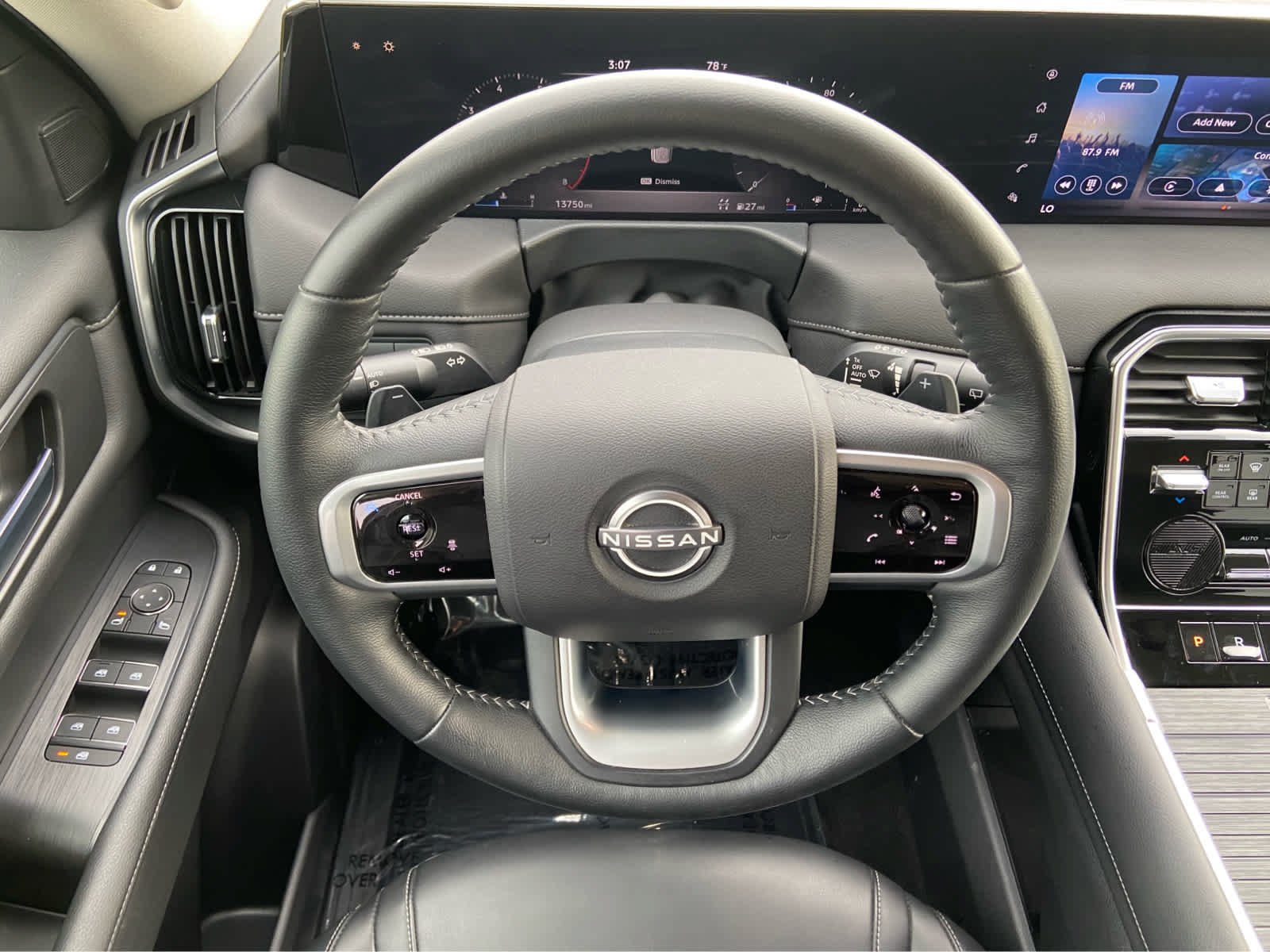 Used 2025 Nissan Armada SV AWD/4WD image 21