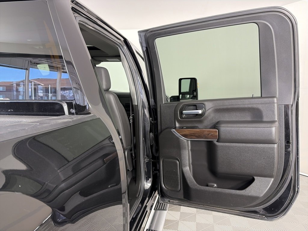 Used 2022 GMC Sierra 3500 SLT w/ SLT Premium Package image 28