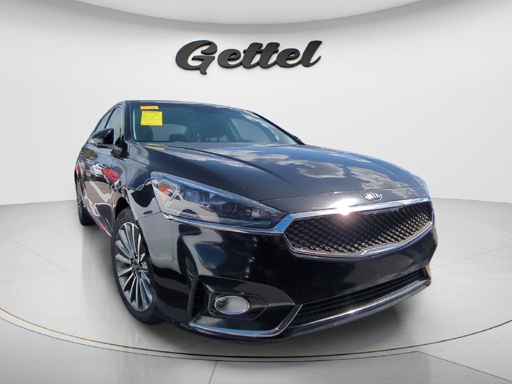 Used 2017 Kia Cadenza Premium w/ Luxury Package FWD image 2