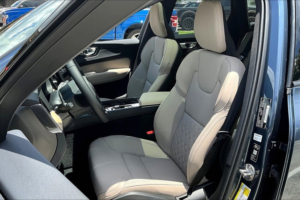 New 2026 Volvo XC60 B5 Plus w/ Protection Package Premier AWD/4WD image 28
