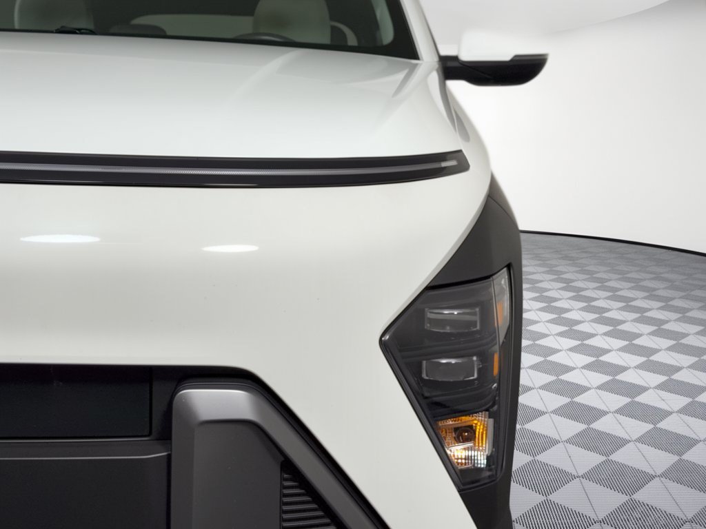 Used 2025 Hyundai Kona SEL AWD/4WD image 12