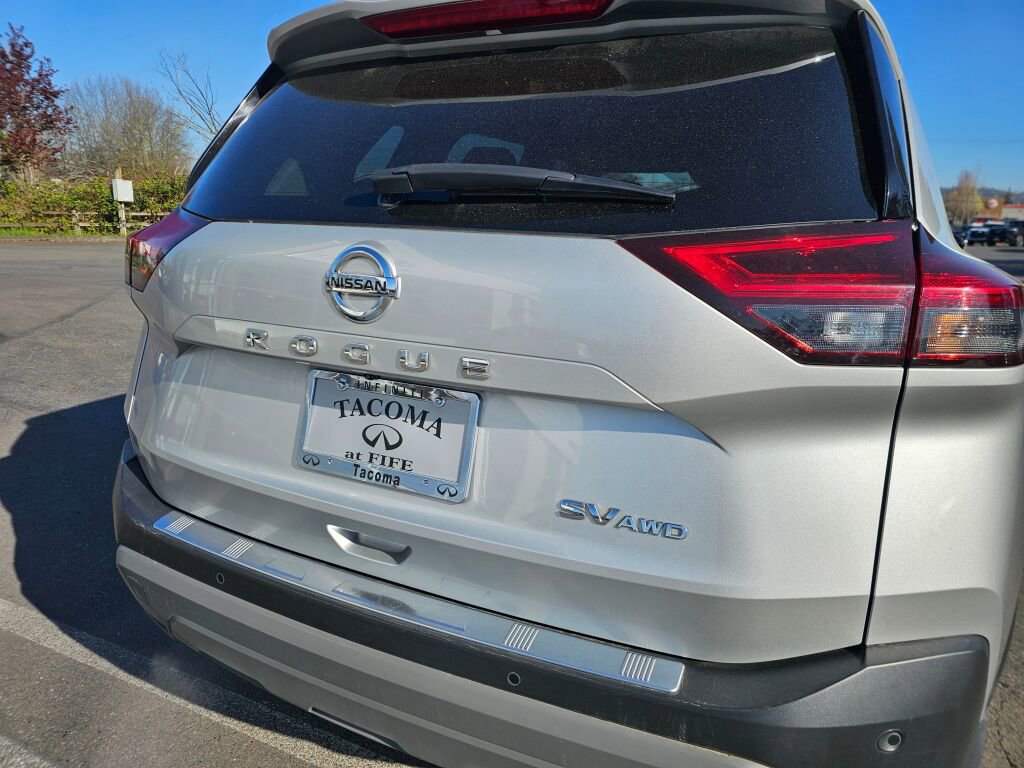 Used 2021 Nissan Rogue SV image 17