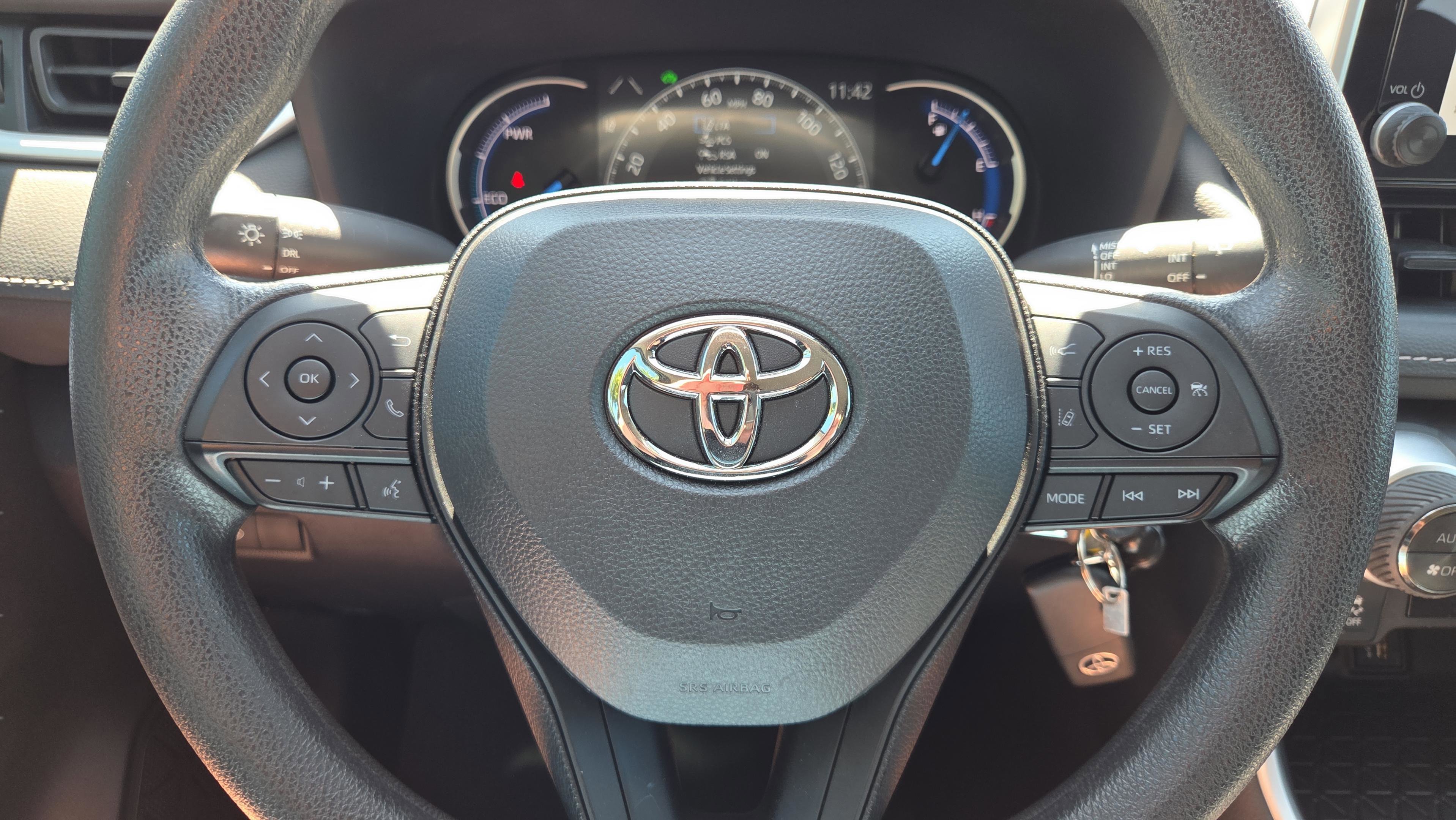 Certified 2025 Toyota RAV4 LE image 32