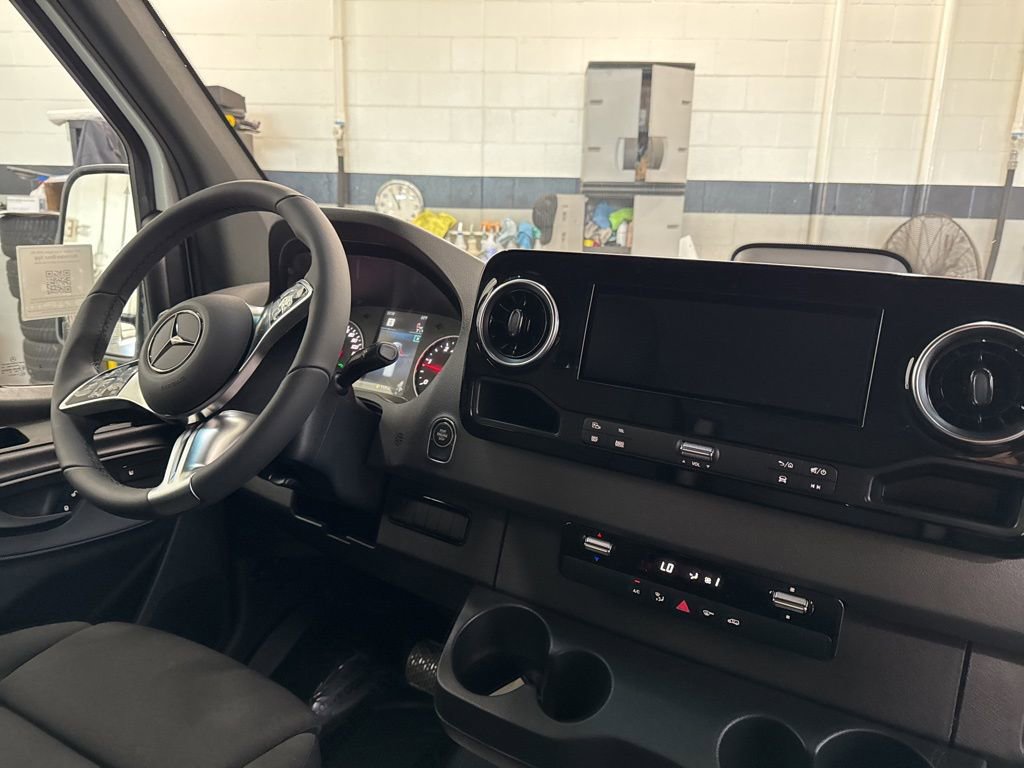 New 2025 Mercedes-Benz Sprinter 4500 image 9