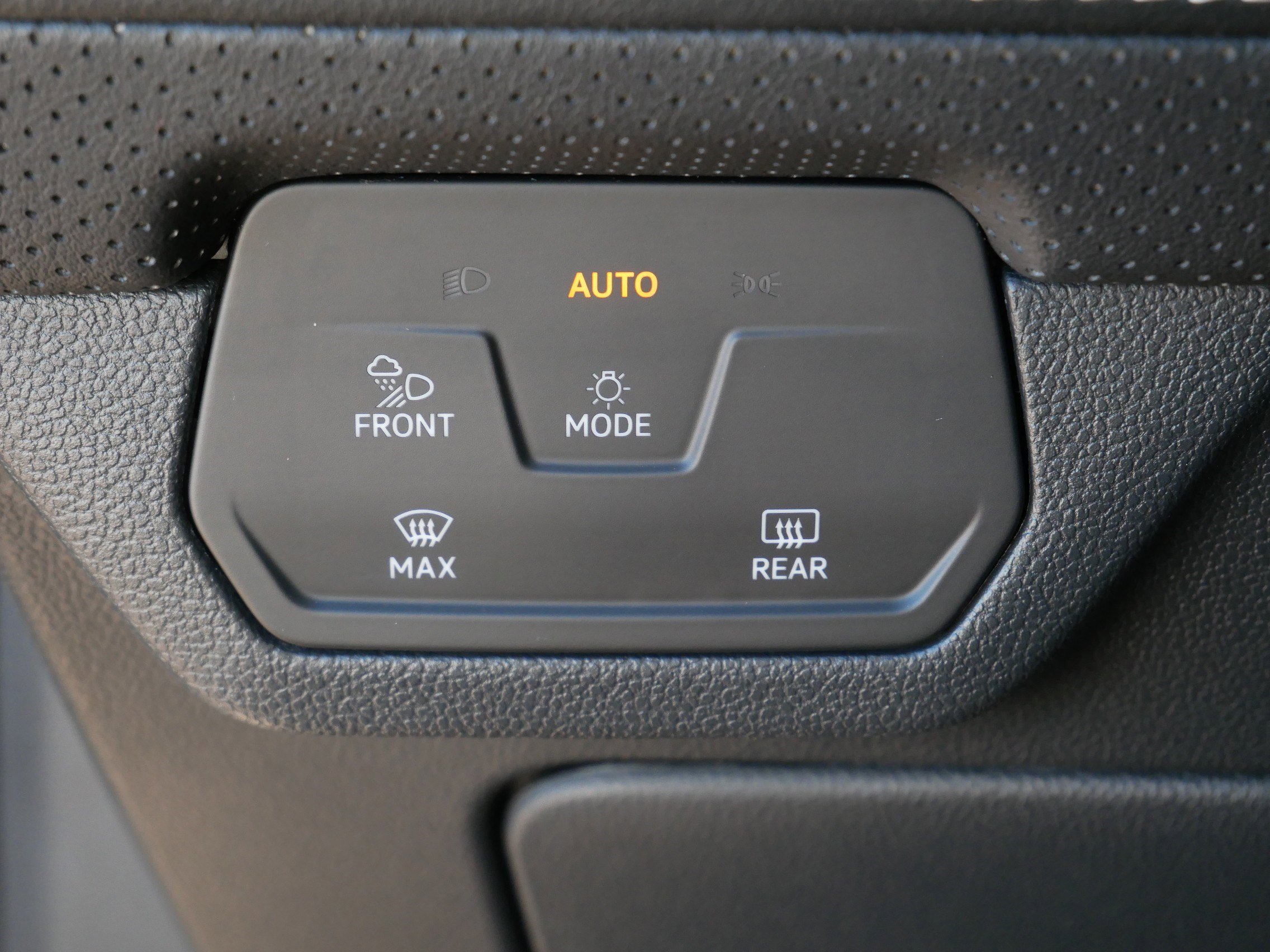 Certified 2024 Volkswagen Atlas Cross Sport SEL R-Line image 26