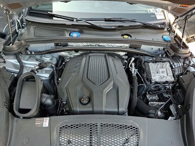 Certified 2026 Porsche Macan AWD/4WD image 31